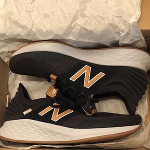 Mens New Balance Black/Gold Size 11 (Never Worn) Running Shoes
